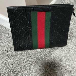 Gucci GG Signature Web Pouch